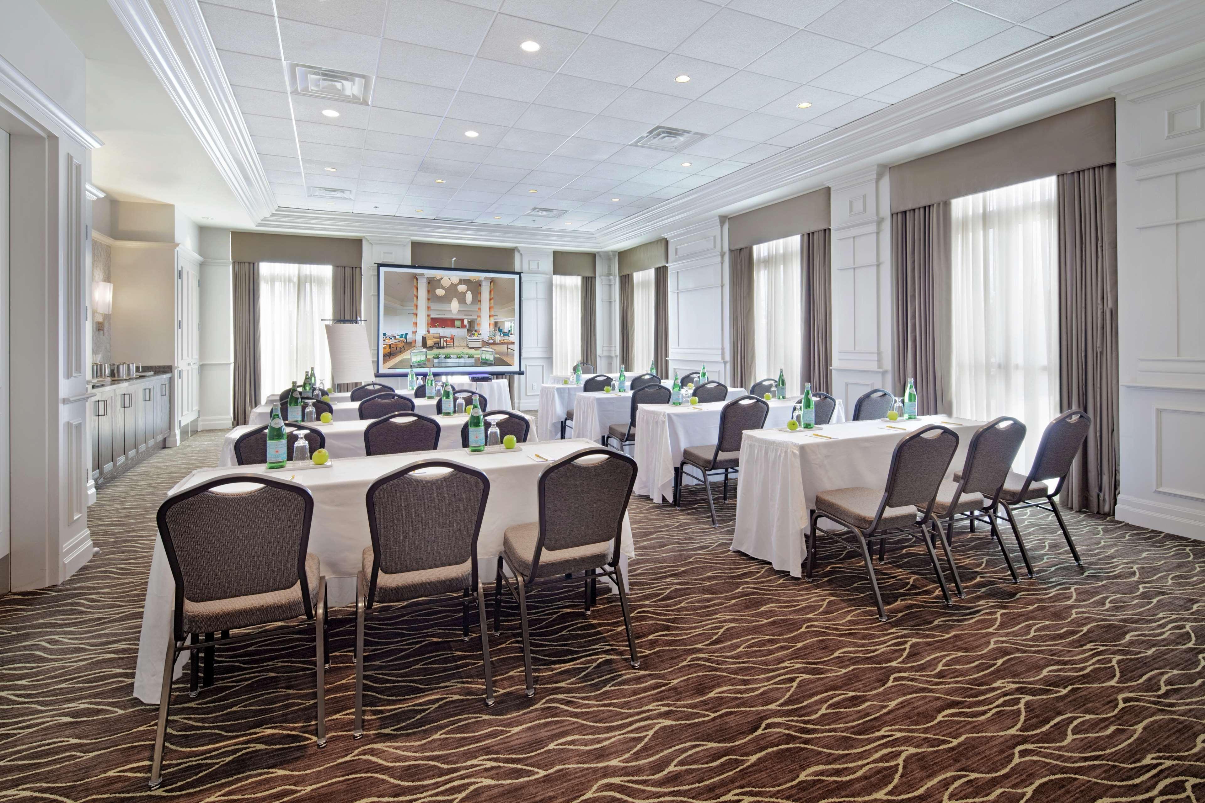Hilton Garden Inn Montreal Airport Dorval Eksteriør bilde