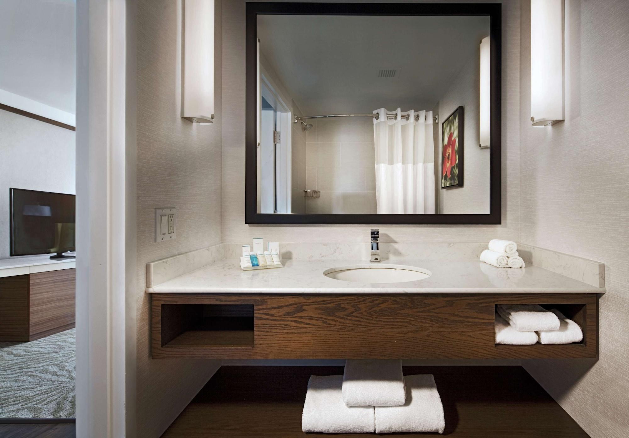 Hilton Garden Inn Montreal Airport Dorval Eksteriør bilde
